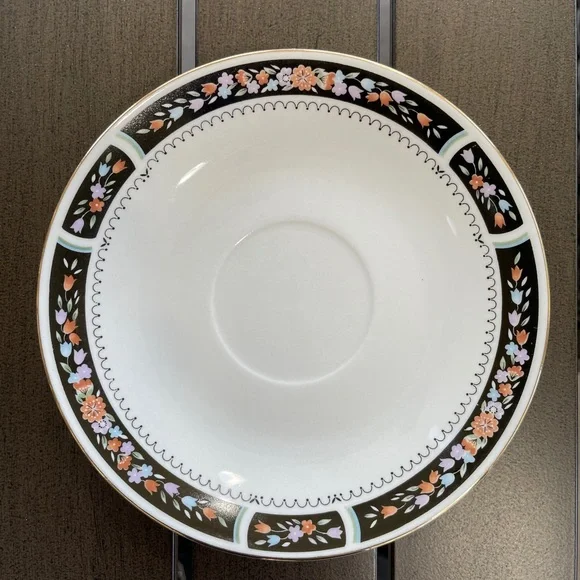 VINTAGE SILVERIE CHINA COFFEE TEA CUP AND SAUCER SET!! - Picture 5 of 8